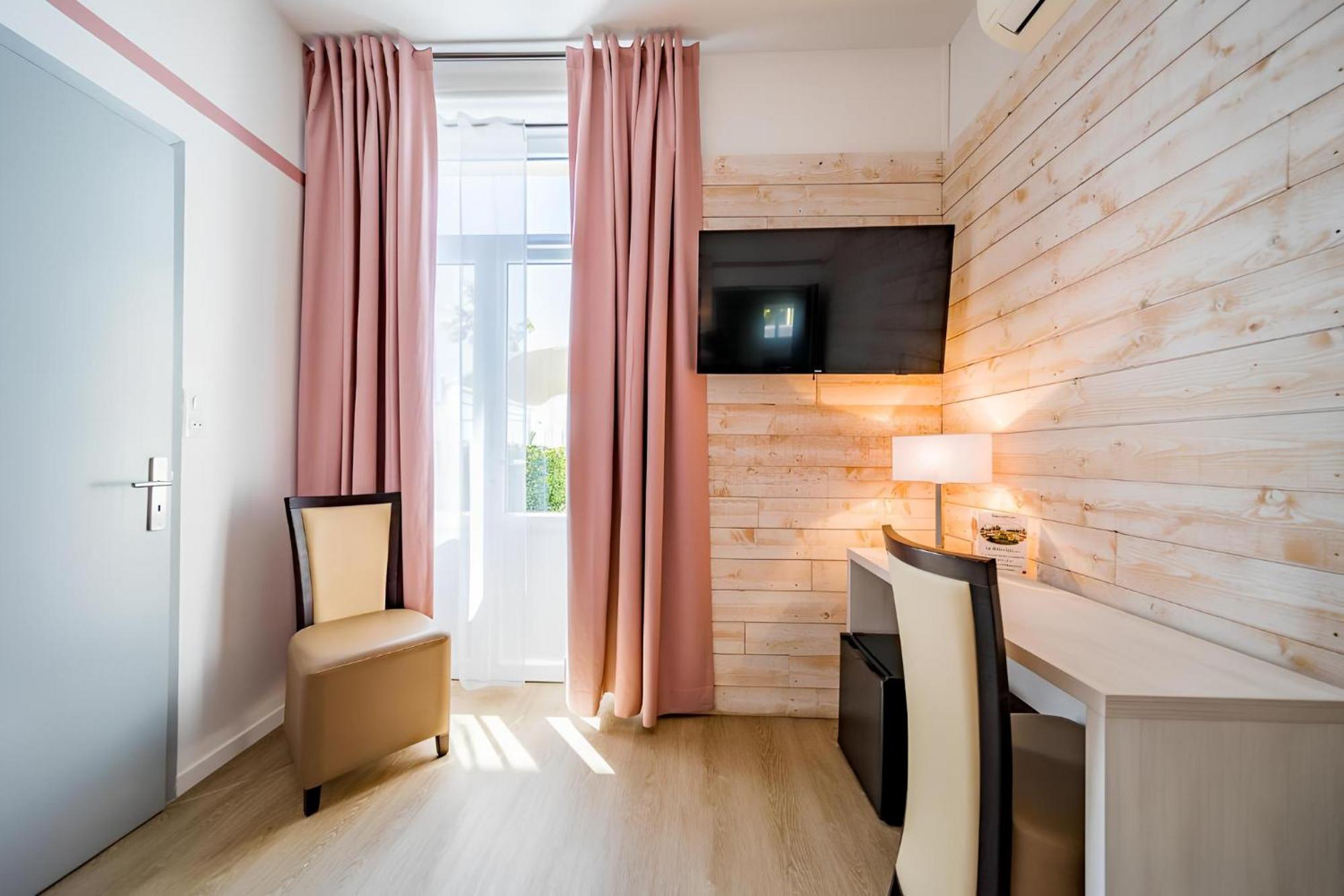 Hotel Le Rabelais Le Lavandou Zewnętrze zdjęcie