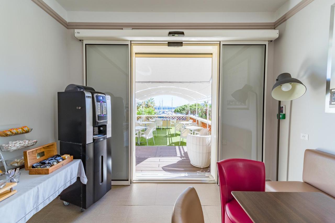 Hotel Le Rabelais Le Lavandou Zewnętrze zdjęcie